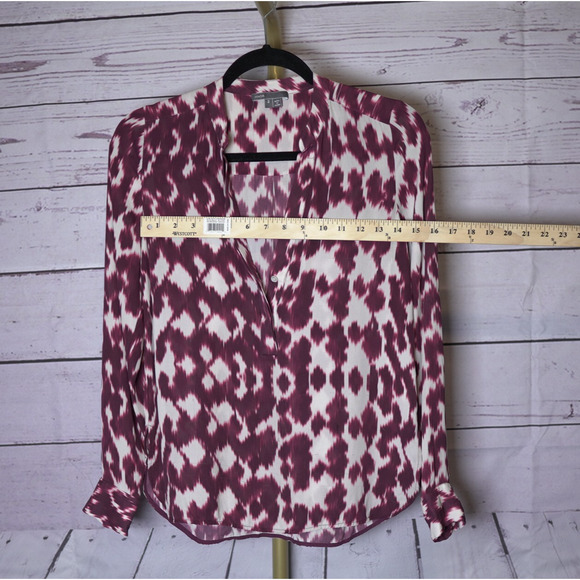 Vince Silk Blouse Burgundy Cream Abstract Print Split Neck Long Sleeve Size 2 - Picture 3 of 12